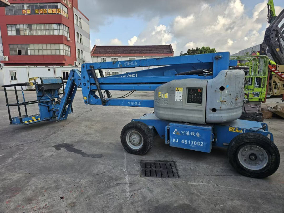 Жүргізілетін буылмалы Қолданылған GENIE Z45JDC Көтергіш (2017, электр, 2WD, 15,94 м)