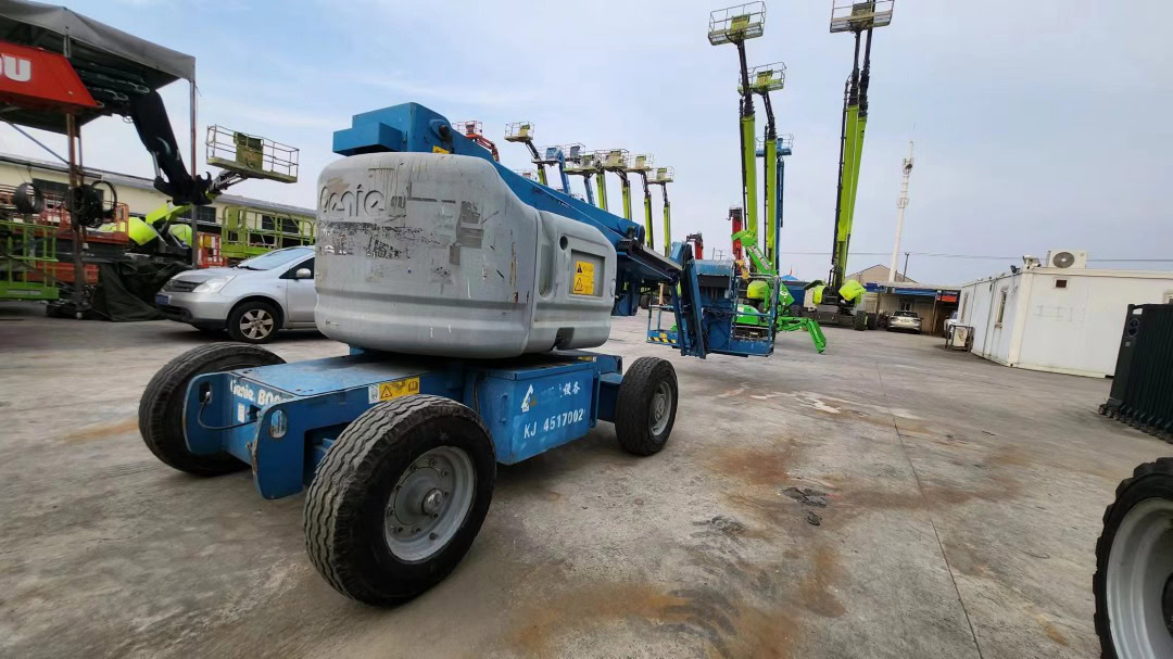 Жүргізілетін буынды Қолданылған GENIE Z45JDC (2018, электр, 2WD, 15,94 м) көтеруші