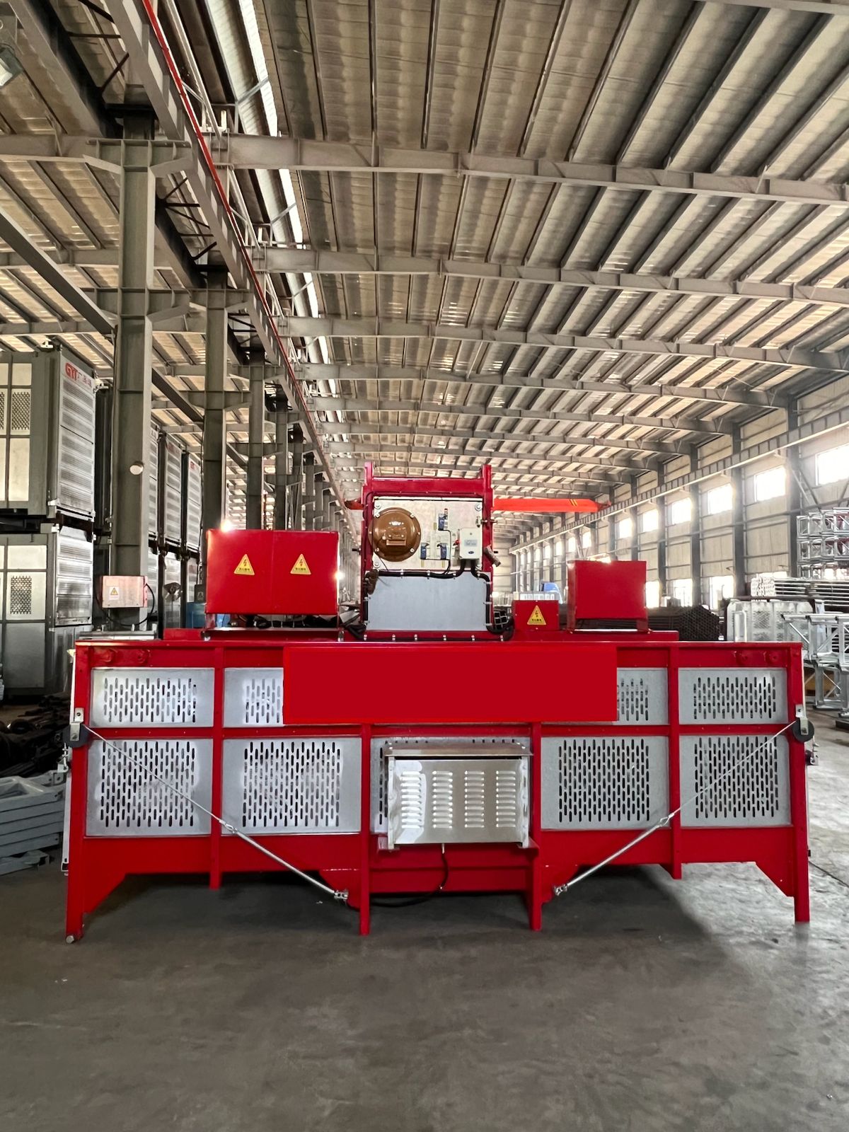 Мачтовый грузовой подъемник SC350 (3,5 т) с открытой кабиной - Фото 1