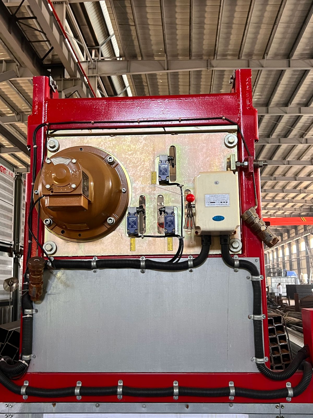 Мачтовый грузовой подъемник SC350 (3,5 т) с открытой кабиной - Фото 4