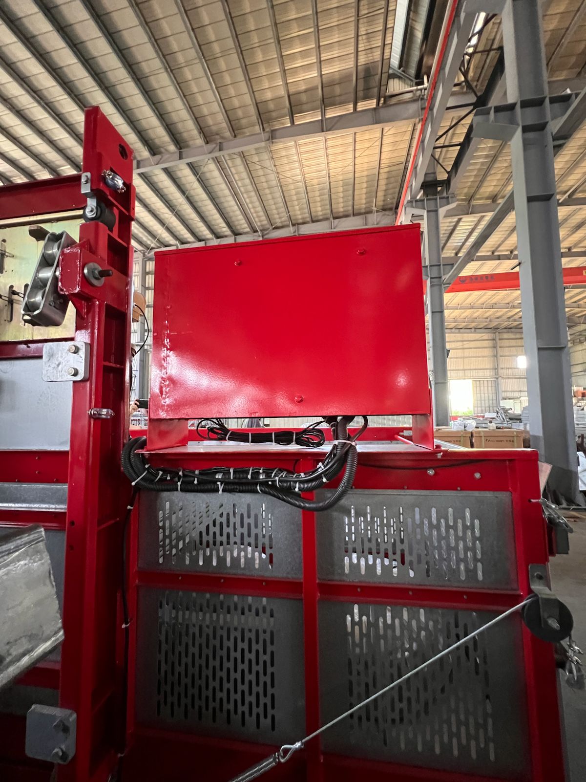 Мачтовый грузовой подъемник SC350 (3,5 т) с открытой кабиной - Фото 5