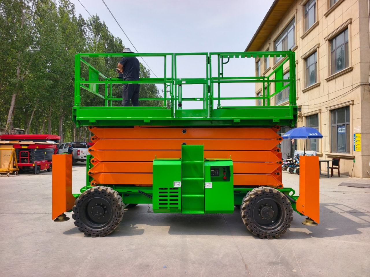 THJZ-8 тегіс емес жерлерге арналған қайшы типті электрлі өздігінен жүретін көтергіш - Фото 1 THJZ-8 тегіс емес жерлерге арналған қайшы типті электрлі өздігінен жүретін көтергіш - Фото 1