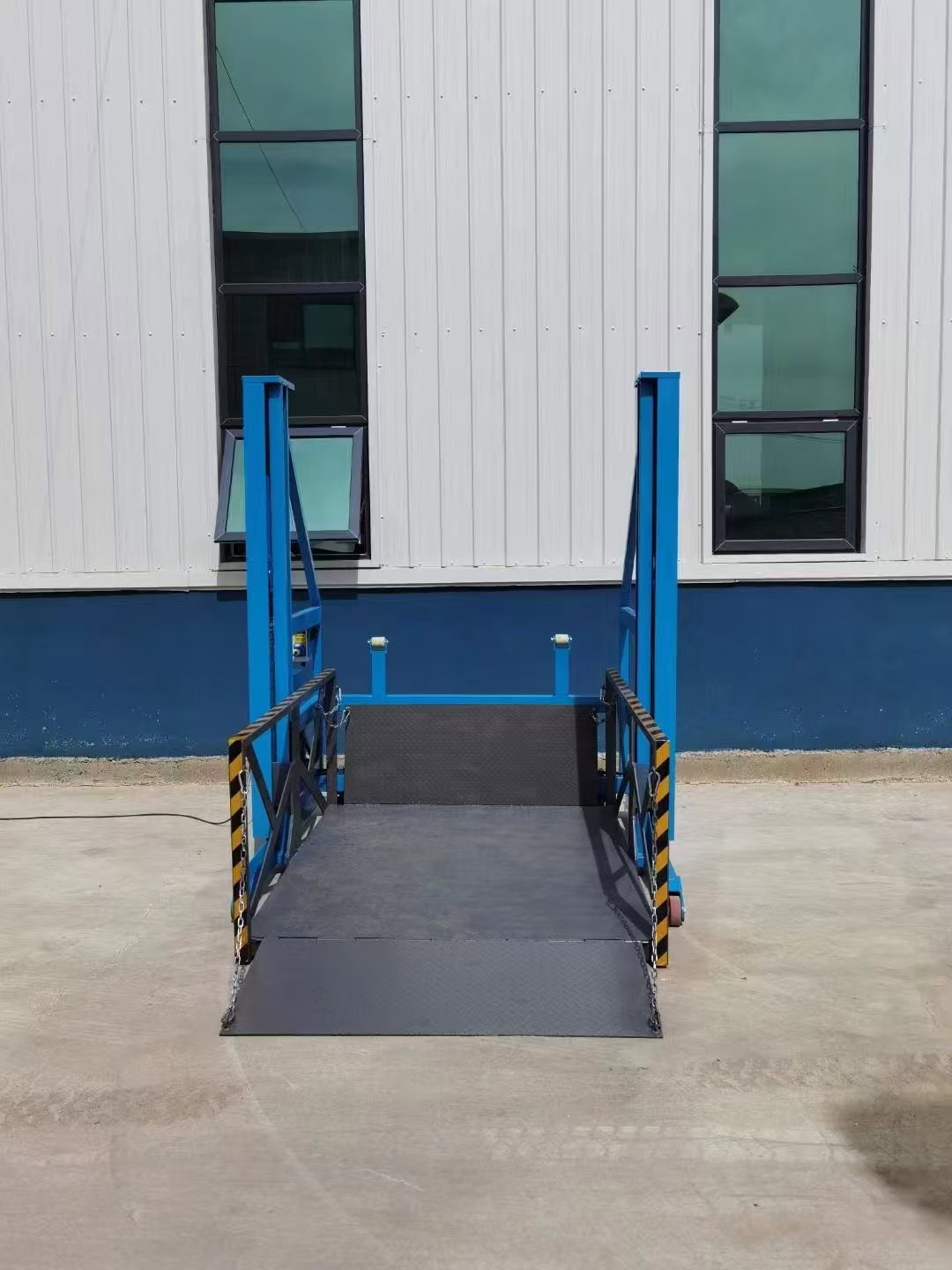 Подкатная гидравлическая погрузочно-разгрузочная платформа SJY 0,5-4 - Фото 8