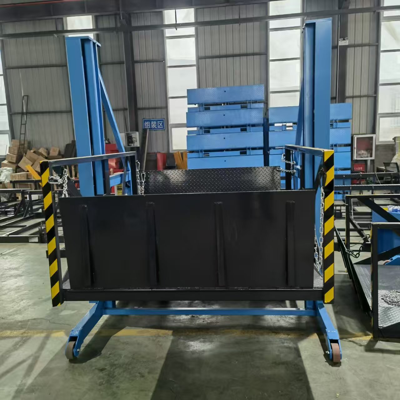 Подкатная гидравлическая погрузочно-разгрузочная платформа SJY 0,5-4 - Фото 3